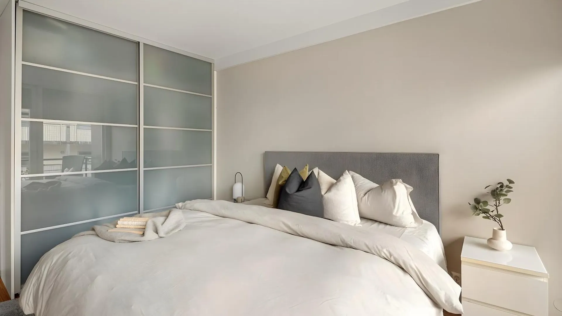 Top-Floor Apartment With Balcony And Sea View Берген